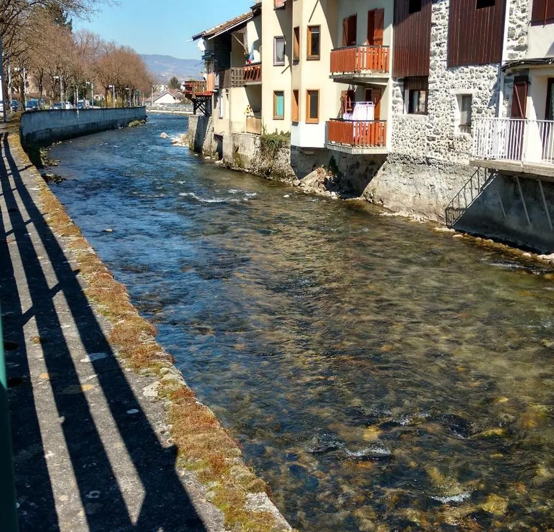 Gite Clair, Spacieux Et Cosy Avec Vue Sur Le Massif De La Chartreuse Sainte-Helene-du-Lac 0*,